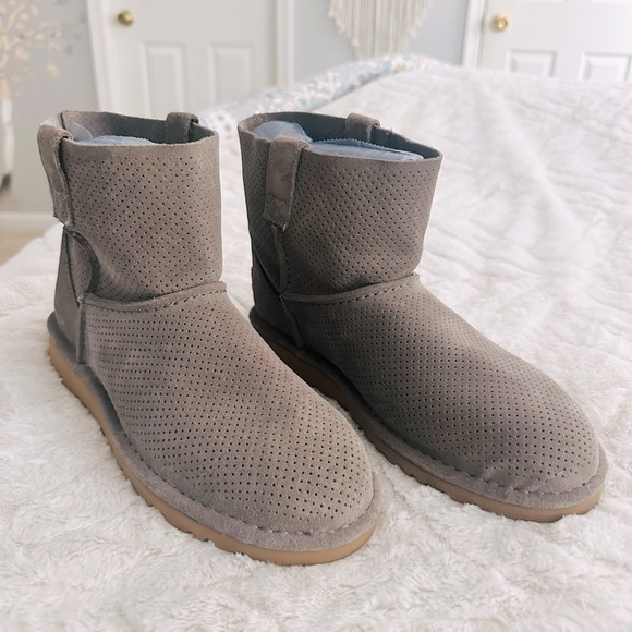 UGG Unlined Mini Perf - Picture 7 of 10
